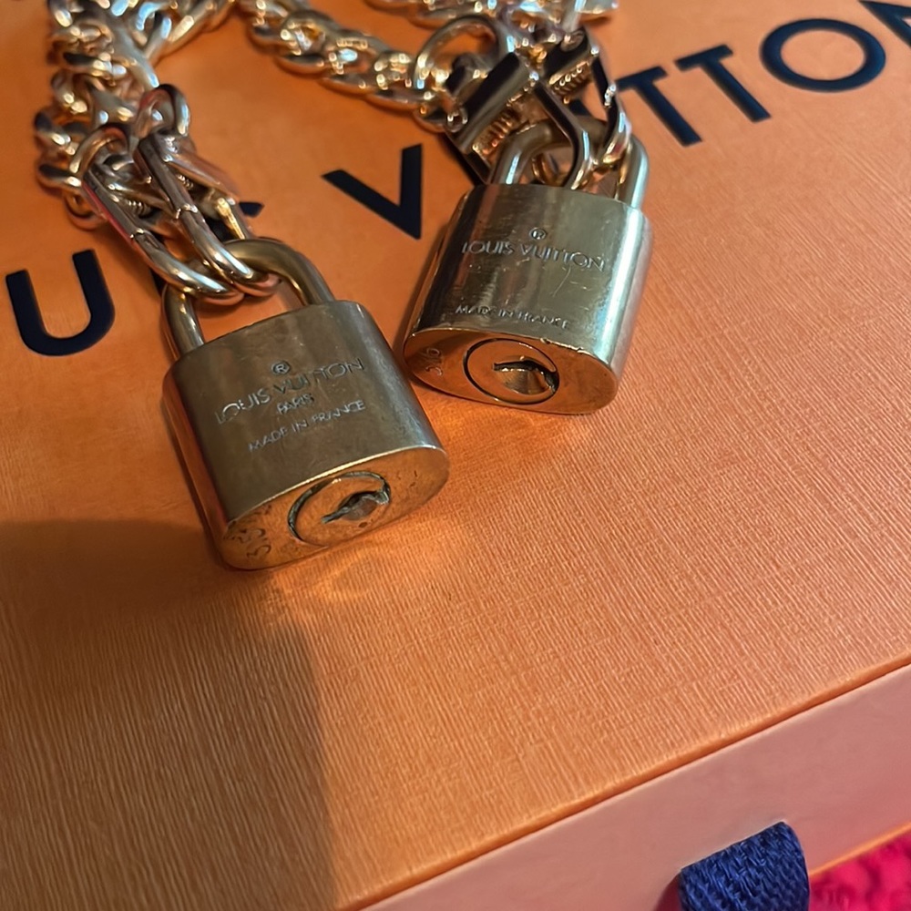 Louis Vuitton Locks - Picture 3 of 3